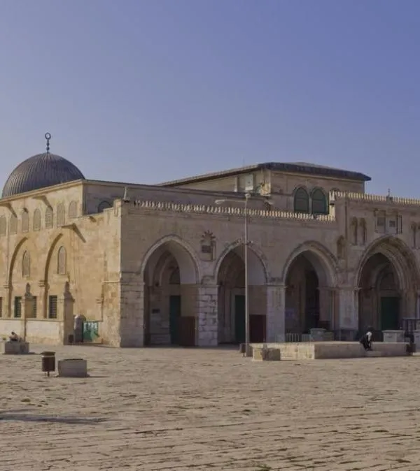 إغلاق المسجد الأقصى: سياسة ممنهجة لتغيير الواقع الديني والتاريخي