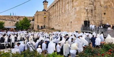 إقامة طقوس يهودية ومنع الصلاة في الحرم الإبراهيمي انتهاك صارخ يستفز مشاعر المسلمين