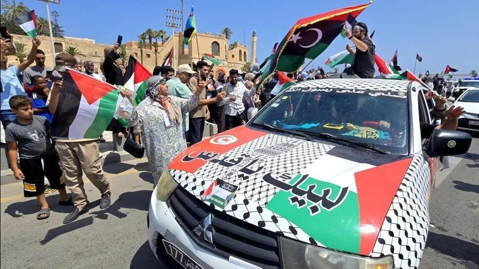 Concerning the “Caravan of Steadfastness”, we deem the Egyptian regime far above playing the role of a “policeman” for the Zionist entity on the border with Gaza