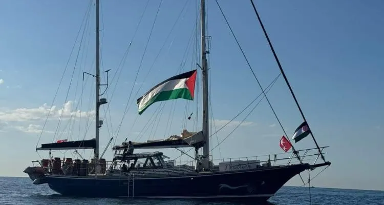 The blockade-breaking vessel