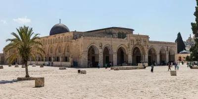 إغلاق المسجد الأقصى جريمة وندعو إلى حملة شعبية دولية لفك الحصار