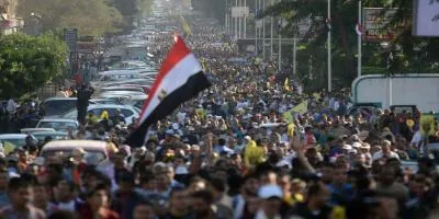 اتهام الإخوان بالعنف ضد الدولة أو أجهزتها، وربطها بأفراد ومجموعات انفصلت عنها، هو مؤامرة يُسأل عنها النظام المصري!